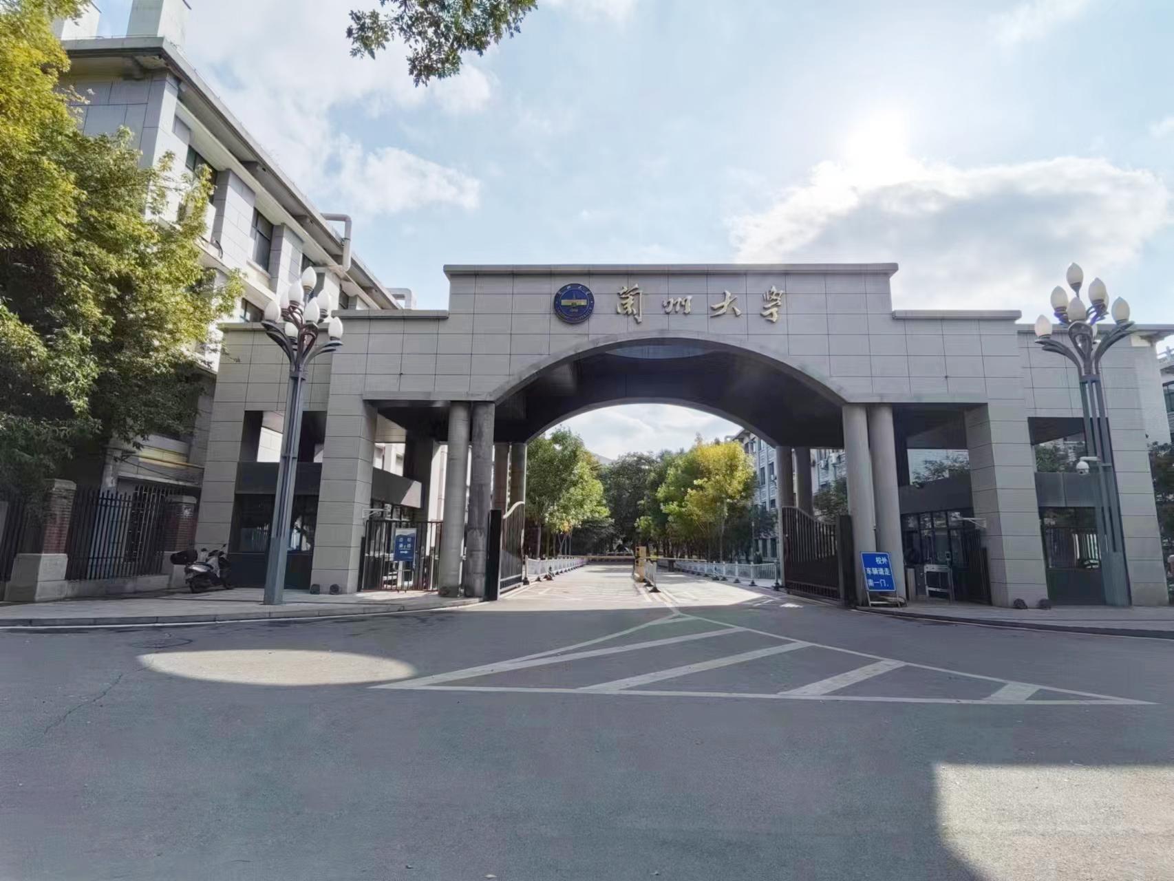 1月4日蘭州大學純水設(shè)備維護插圖